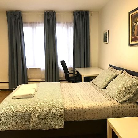 Big Private Room Midmontreal Next To Station Metro - Parking Free Esterno foto