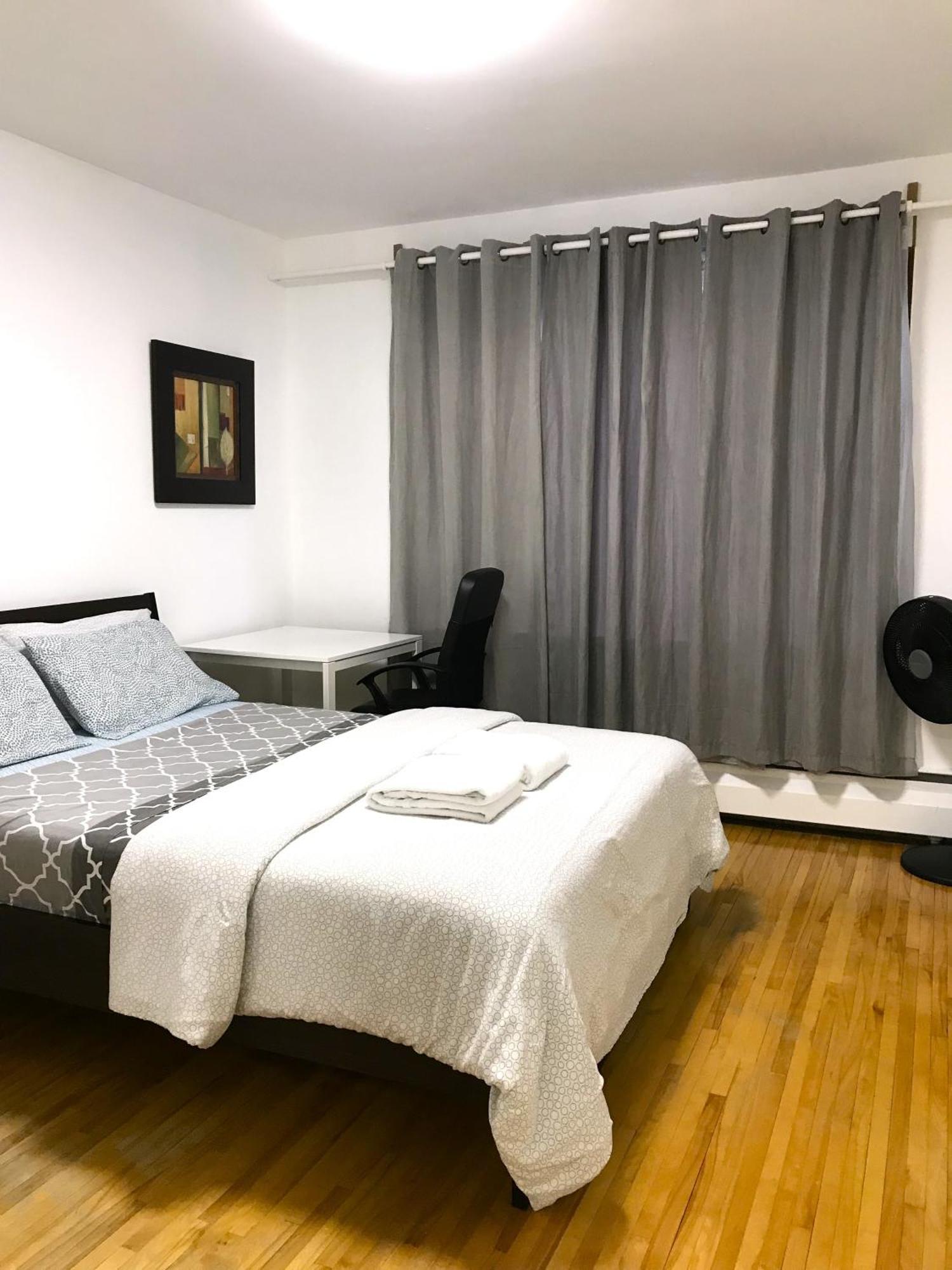 Big Private Room Midmontreal Next To Station Metro - Parking Free Esterno foto