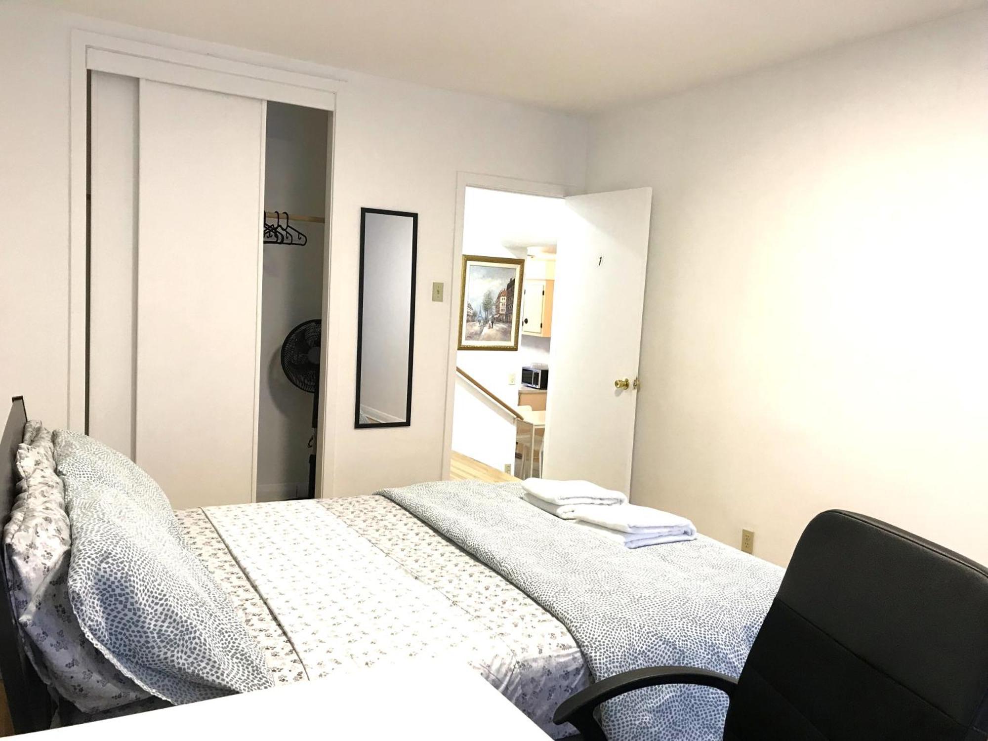 Big Private Room Midmontreal Next To Station Metro - Parking Free Esterno foto