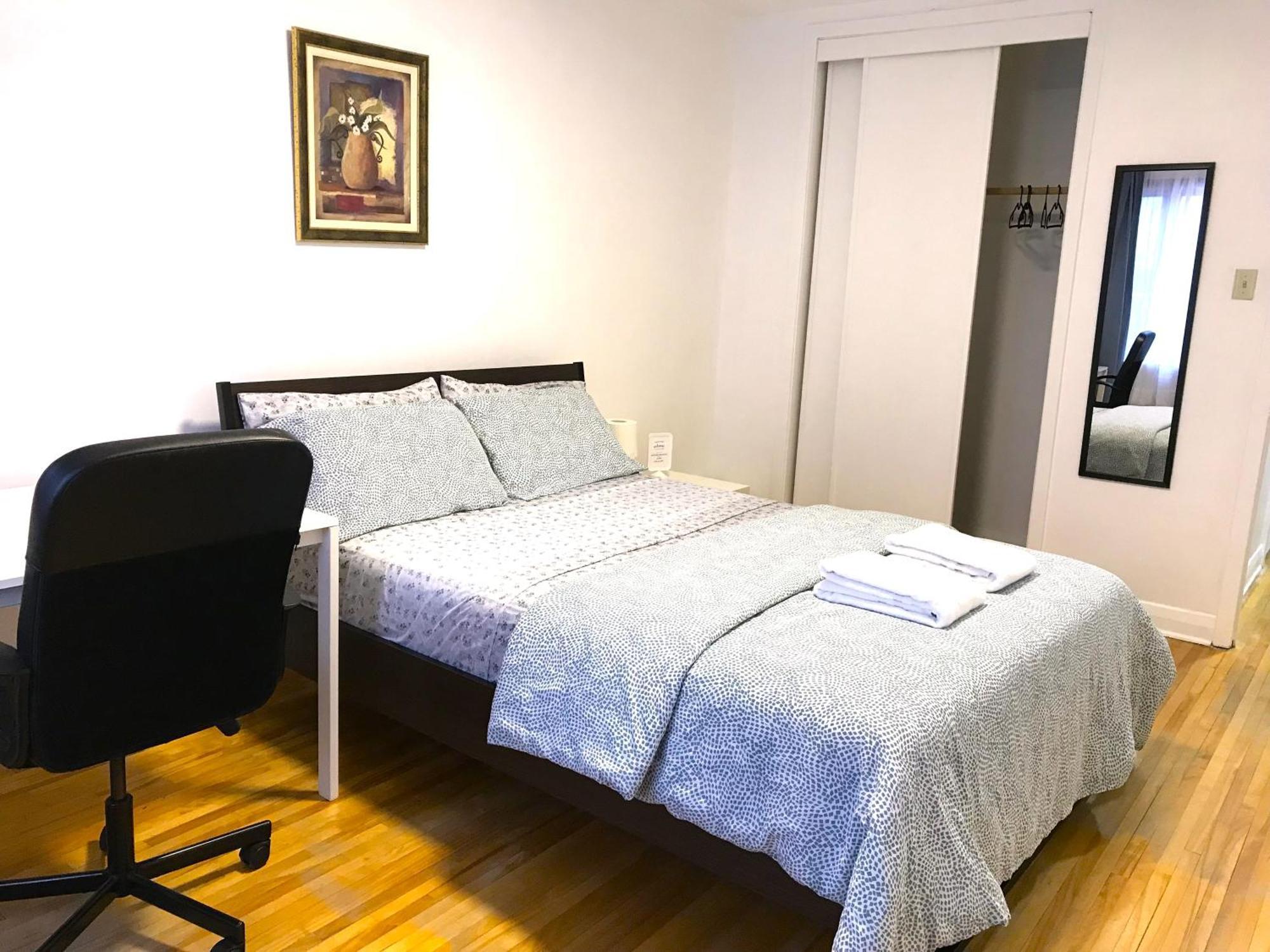 Big Private Room Midmontreal Next To Station Metro - Parking Free Esterno foto