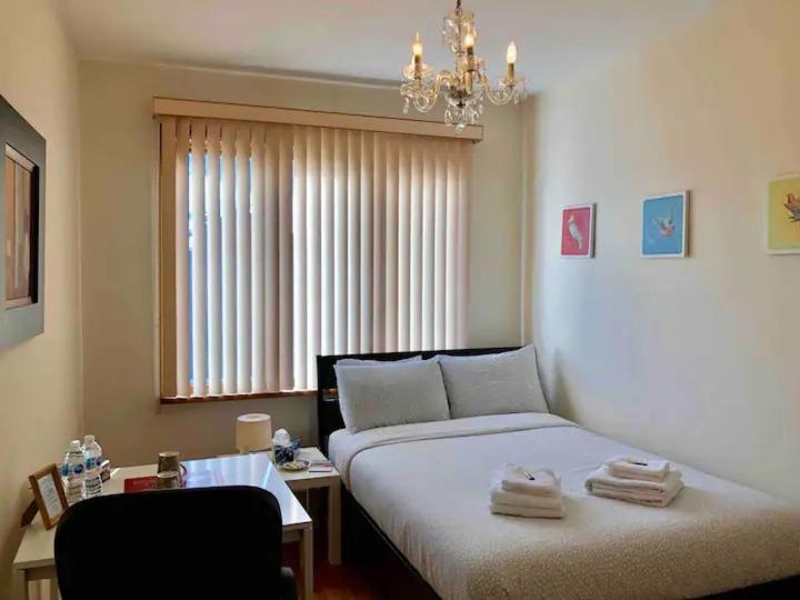 Big Private Room Midmontreal Next To Station Metro - Parking Free Esterno foto